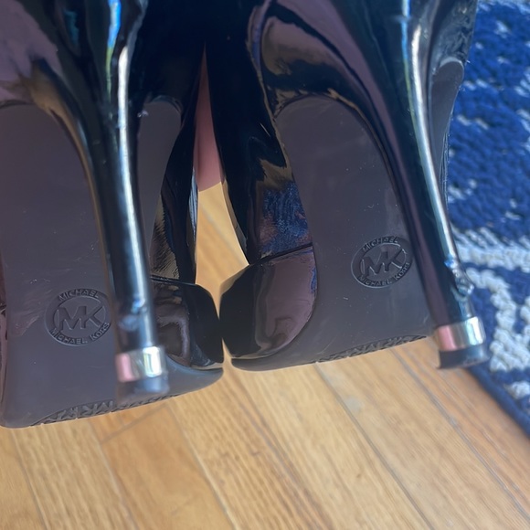 Michael Kors Patent Leather heels - Picture 6 of 6